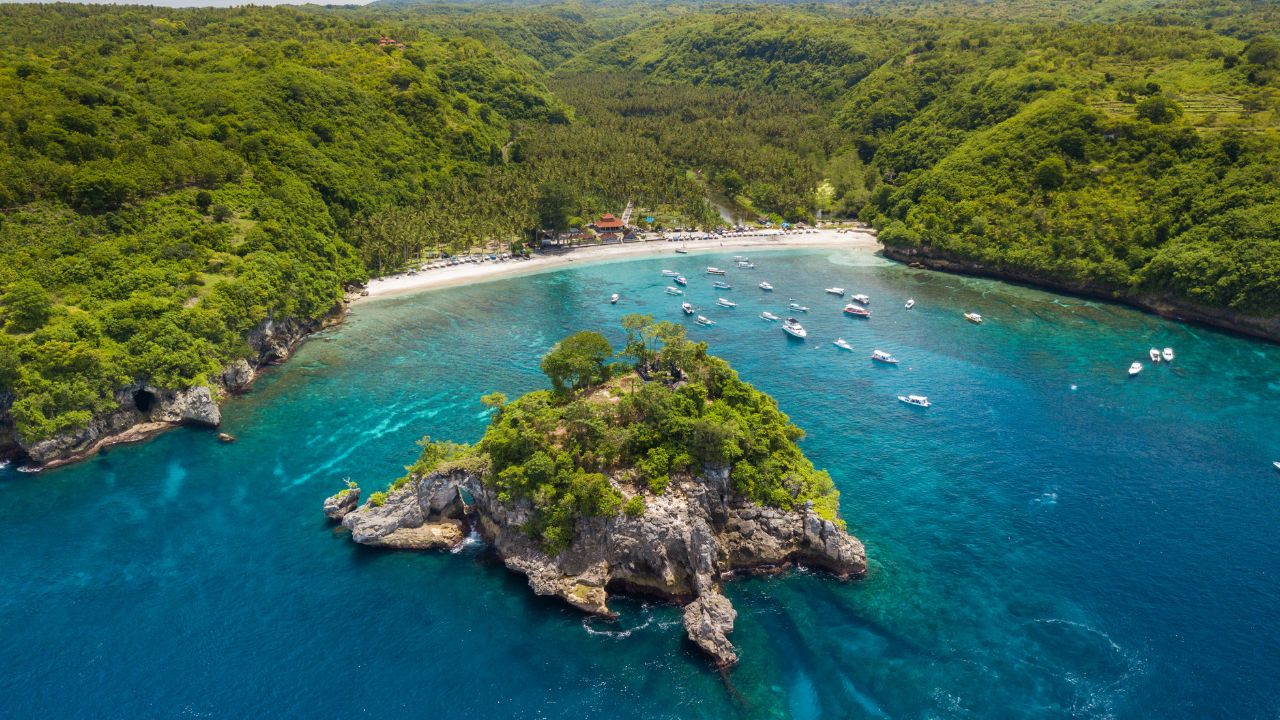 Pantai Crystal Bay